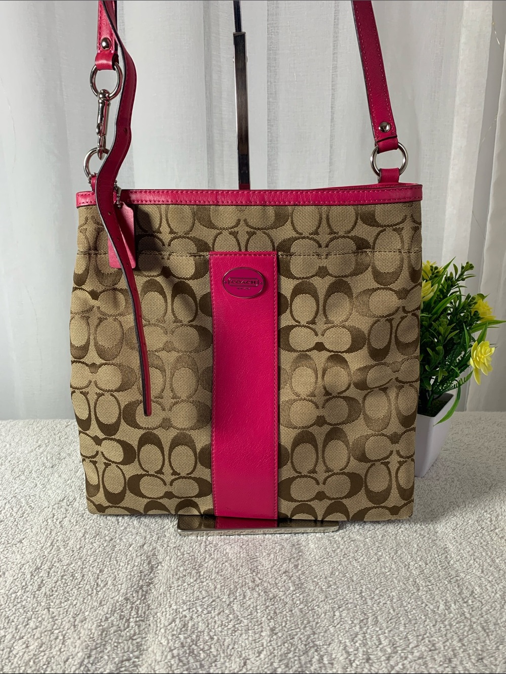 GUC Coach Legacy Signature stripes Crossbody L 11” x H 10” x D 1”